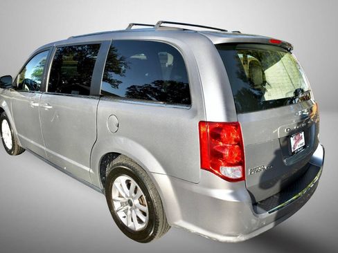 Used 2019 Dodge Grand Caravan SXT image 5