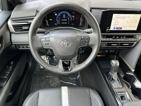 Used 2025 Toyota Camry SE image 15