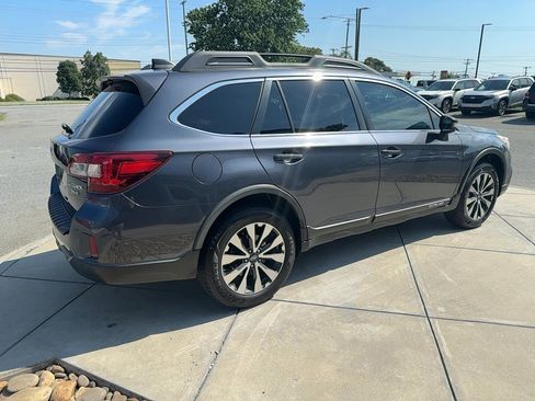 Used 2017 Subaru Outback 3.6R Limited AWD/4WD image 6