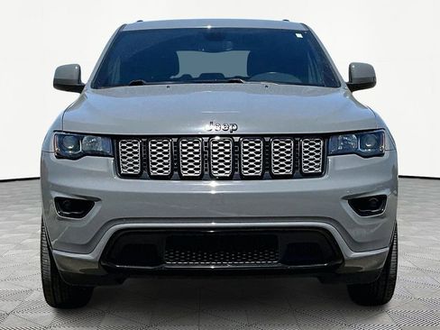 Used 2022 Jeep Grand Cherokee Laredo X AWD/4WD image 3