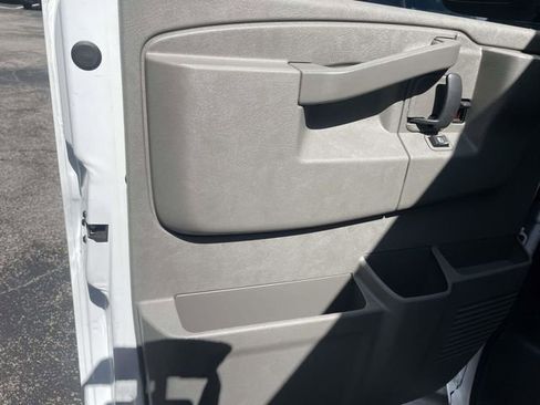 Used 2016 Chevrolet Express 2500 LT w/ LT Preferred Equipment Group RWD image 18