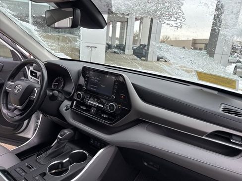 Used 2022 Toyota Highlander XLE image 36