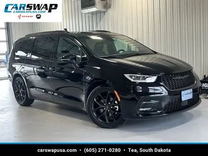 Used 2025 Chrysler Pacifica Limited