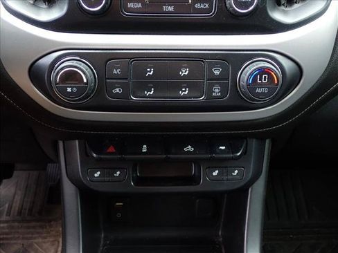 Used 2015 GMC Canyon SLT AWD/4WD image 16