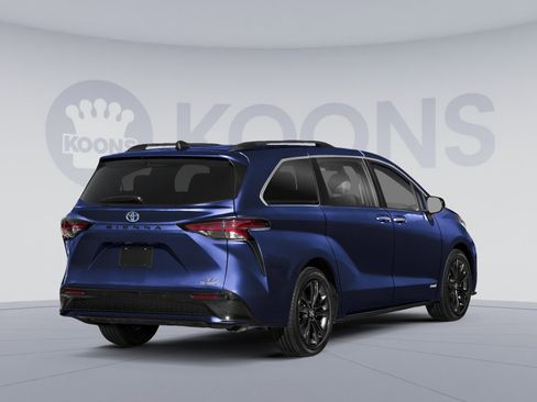 New 2026 Toyota Sienna XSE image 2