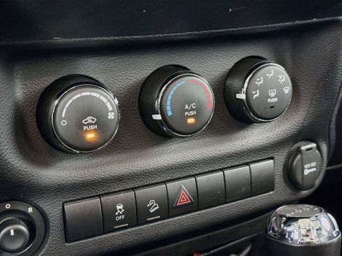 Used 2012 Jeep Wrangler Unlimited Sport AWD/4WD image 18