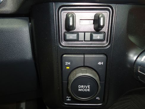 Used 2023 Ford F250 Platinum AWD/4WD image 24
