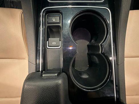Used 2017 Jaguar F-PACE Premium AWD/4WD image 21