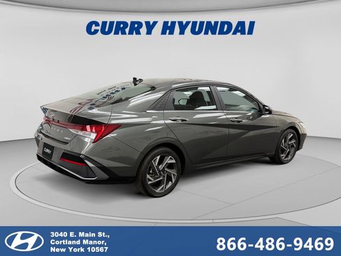 Certified 2024 Hyundai Elantra Limited FWD image 5