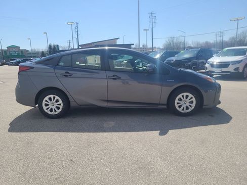 Used 2022 Toyota Prius LE image 8