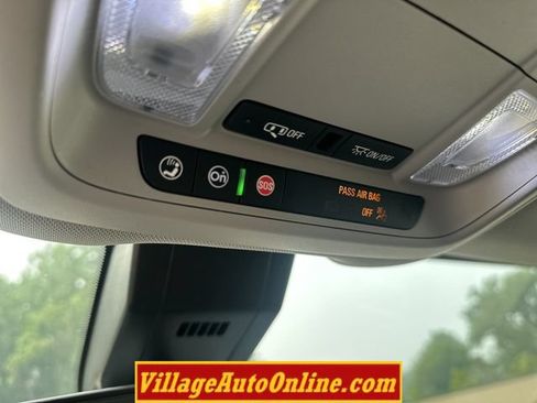 Used 2022 Chevrolet Equinox LT w/ Driver Convenience Package AWD/4WD image 17