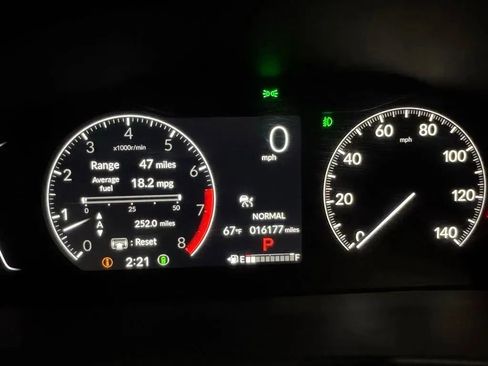 Used 2025 Honda Pilot TrailSport image 19