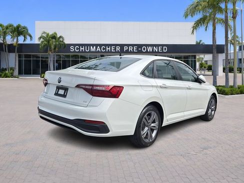 Certified 2023 Volkswagen Jetta SE FWD image 7