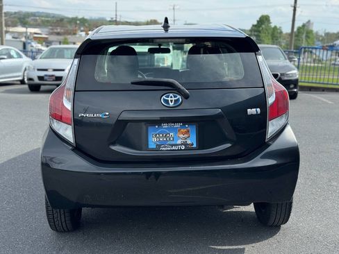 Used 2016 Toyota Prius C Two image 37