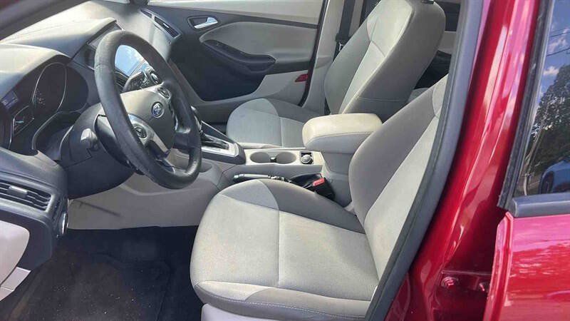 Used 2014 Ford Focus SE FWD image 11