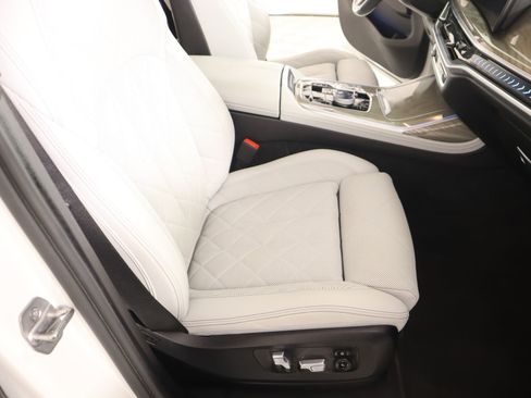 Used 2023 BMW X7 xDrive40i w/ Executive Package image 15