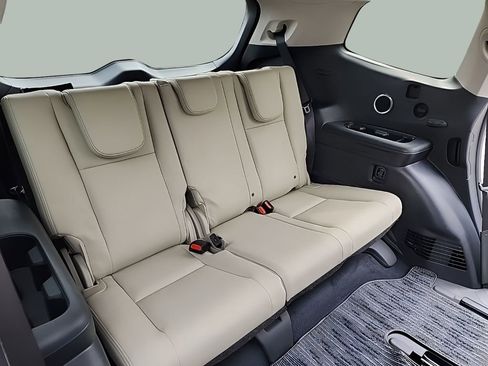 Used 2023 Subaru Ascent Limited w/ Technology Package image 16