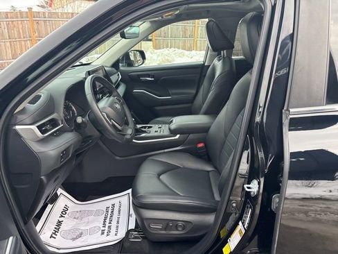 Used 2024 Toyota Highlander XLE image 17