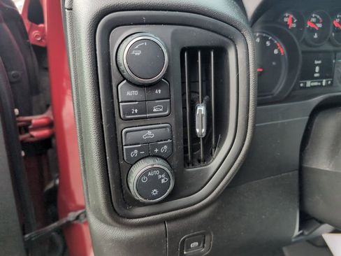 Used 2020 Chevrolet Silverado 1500 Custom w/ Custom Value Package image 17