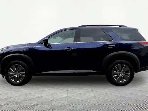 Used 2025 Nissan Pathfinder SV FWD image 4