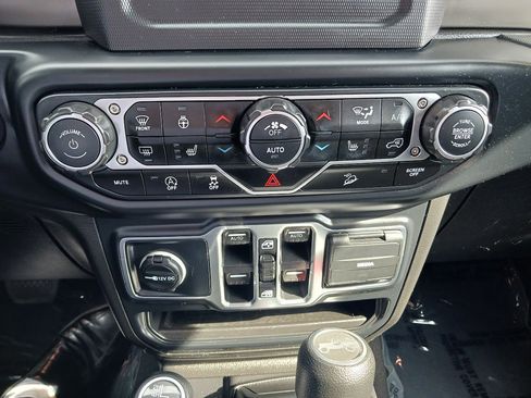 Used 2019 Jeep Wrangler Unlimited Sport S image 34