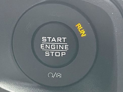 New 2025 Jeep Gladiator Sport image 32