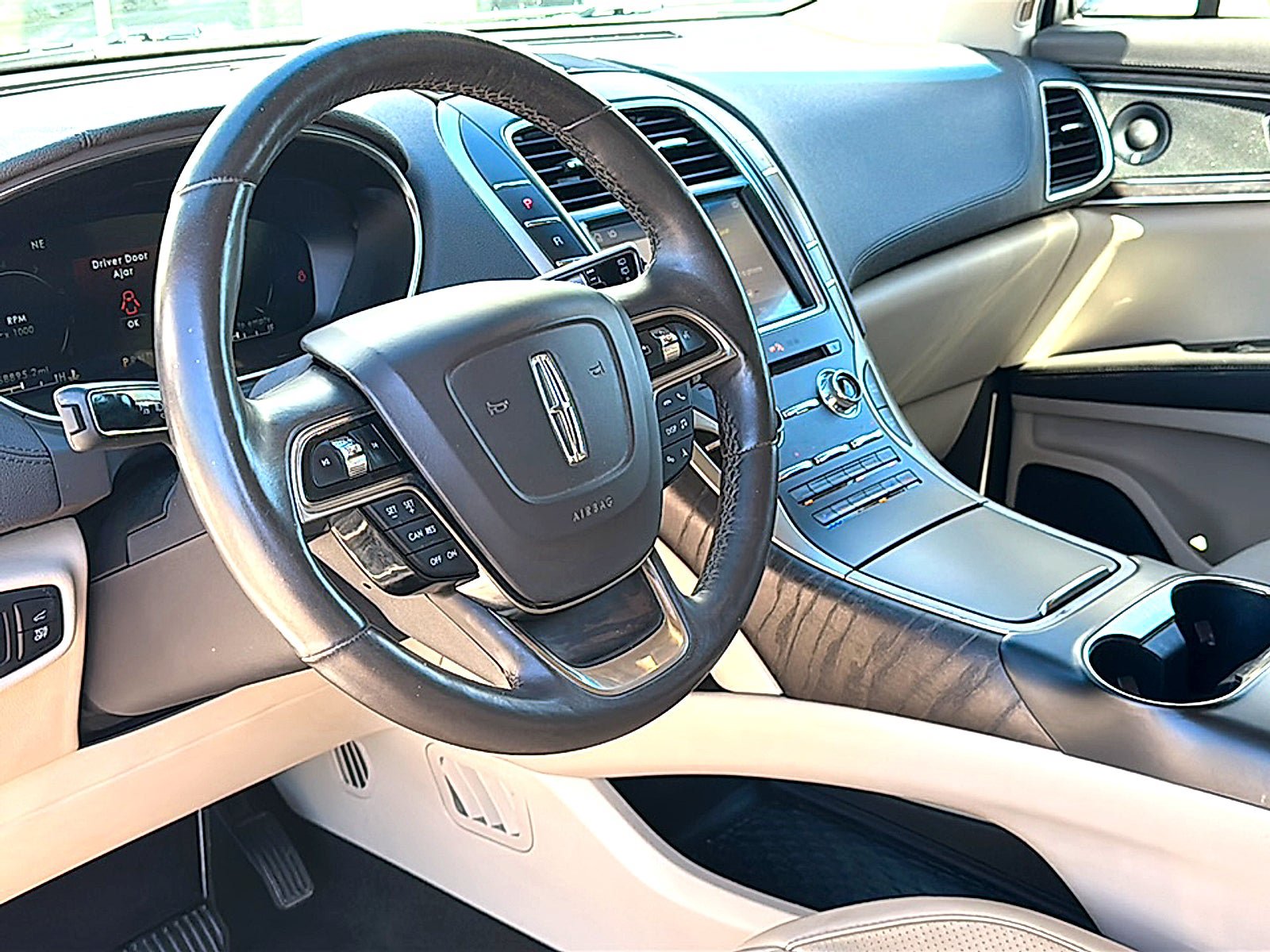 Used 2020 Lincoln Nautilus Reserve FWD image 5