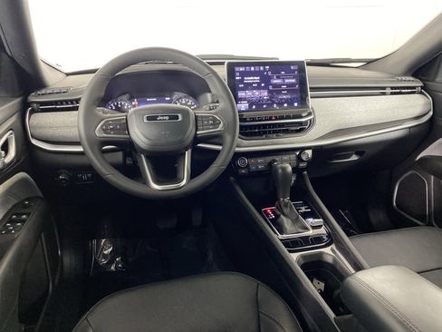 Used 2023 Jeep Compass Latitude AWD/4WD image 17