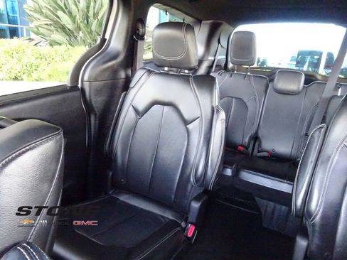 Used 2021 Chrysler Pacifica Touring-L w/ Uconnect Theater Family Group image 14