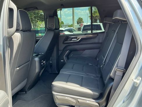 Used 2025 GMC Yukon Elevation AWD/4WD image 32
