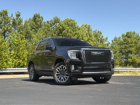 Used 2023 GMC Yukon Denali Ultimate w/ LPO, Floor Liner Package AWD/4WD image 2