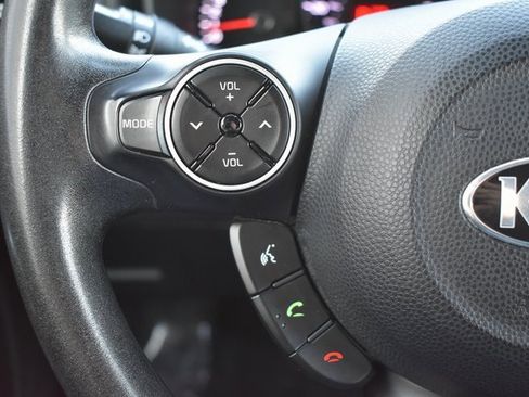 Used 2017 Kia Soul + image 19