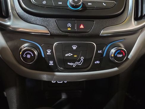 Used 2023 Chevrolet Equinox LS w/ LS Convenience Package AWD/4WD image 16