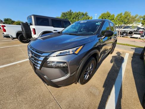 Used 2025 Nissan Rogue S FWD image 3