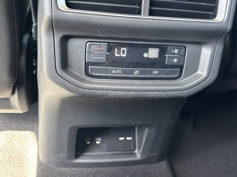 Used 2024 Volkswagen Atlas SE AWD/4WD image 20