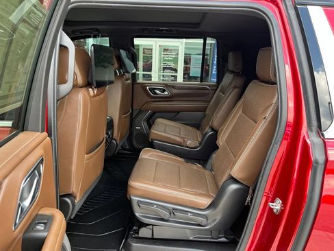 Used 2021 Chevrolet Suburban High Country AWD/4WD image 16