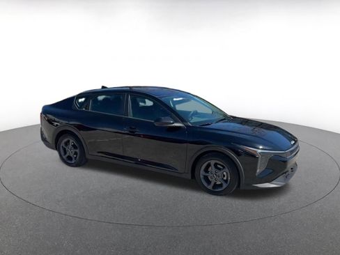 Used 2025 Kia K4 LXS image 2