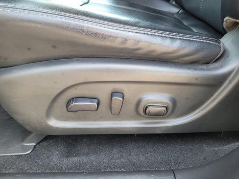 Used 2020 Nissan Pathfinder SL FWD image 11