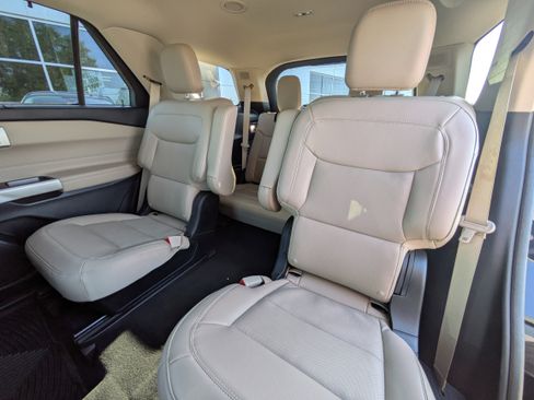 Used 2023 Ford Explorer Limited w/ Equipment Group 301A image 16