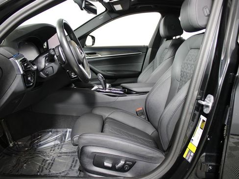 Used 2023 BMW 530e w/ M Sport Package image 9