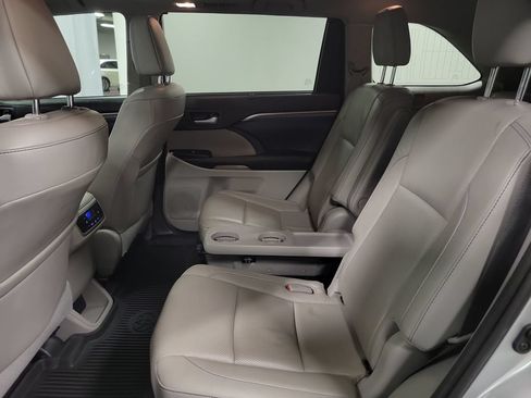 Used 2018 Toyota Highlander Limited AWD/4WD image 31