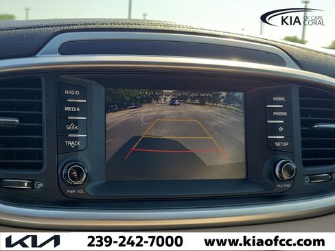 Used 2020 Kia Sorento LX FWD image 27