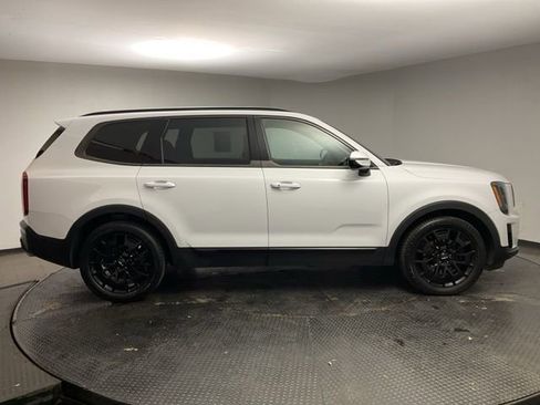Used 2022 Kia Telluride SX w/ SX Prestige Package image 9