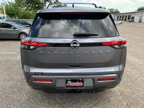 New 2026 Nissan Pathfinder Platinum FWD image 4