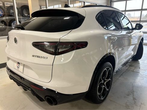 Used 2024 Alfa Romeo Stelvio Veloce image 6