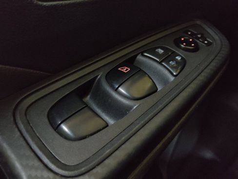Used 2023 Nissan Versa SV FWD image 27
