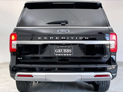 Used 2023 Ford Expedition XLT AWD/4WD image 5