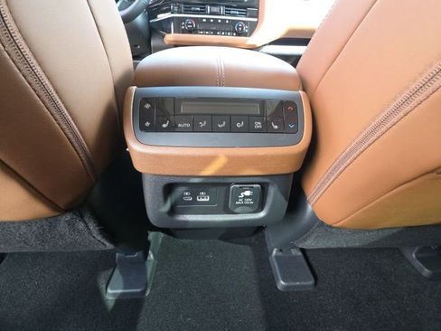 Used 2025 Nissan Pathfinder Platinum w/ Cargo Package image 25