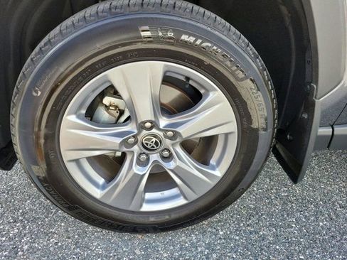 Used 2022 Toyota RAV4 XLE w/ Convenience Package image 17