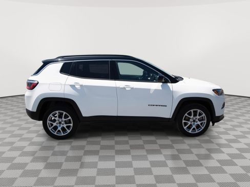 Used 2025 Jeep Compass Limited AWD/4WD image 4